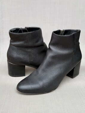 Banana Republic Black Leather Ankle Boots Women’s size 7.5